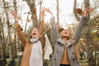 Polacy o Polakach mówią jedno, dane pokazują drugie. Czy Polska to kraj życzliwych ludzi? 