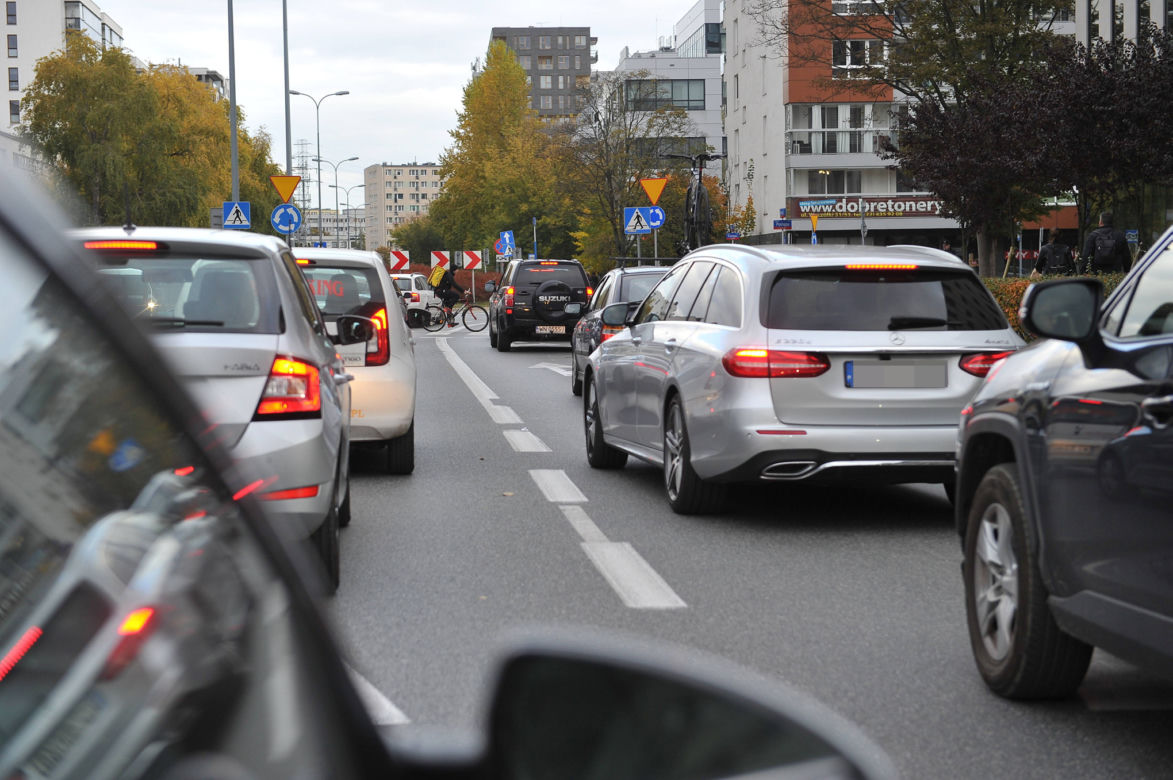8 kilometrów w 48 minut. Tyle zajęło nam wyjechanie z Mokotowa