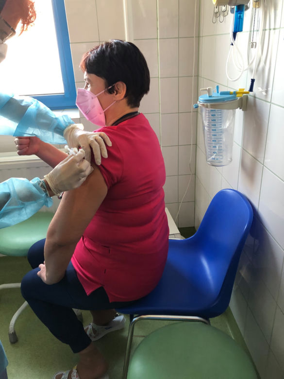 Koronawirus: Ruszyły szczepienia w szpitalach w Bełchatowie i województwie łódzkim 