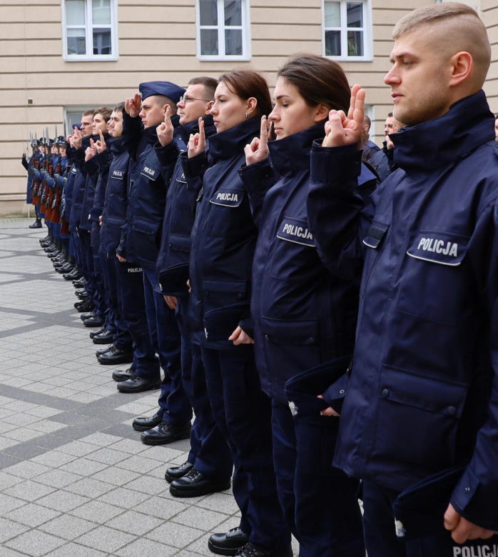 Wielkopolska policja. Uroczyste ślubowanie nowych policjantek i policjantów w Poznaniu
