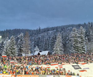 Tłumy kibiców pod Wielką Krokwią w Zakopanem