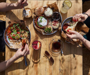 Znudziły Cię pierogi i pizza? Oto TOP 10 hipsterskich lokali, które musisz odwiedzić w majówkę! [PRZEGLĄD]