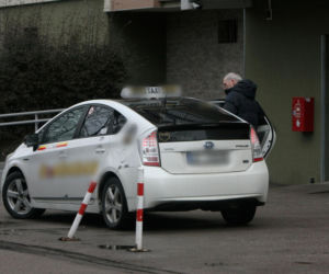 Macierewicz musi się wozić taksówką