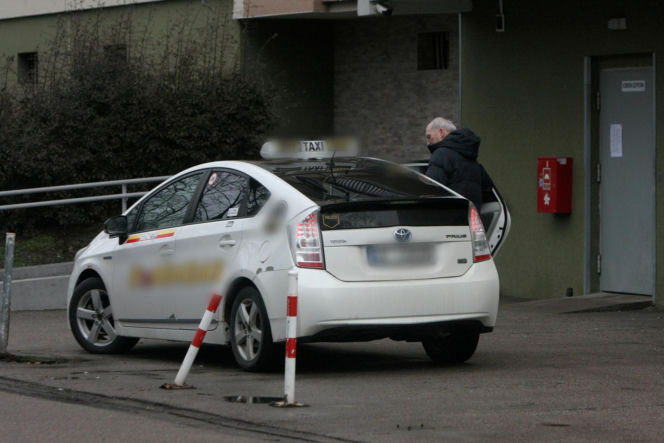 Macierewicz musi się wozić taksówką