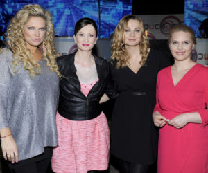 PRZYJACIÓŁKI 2 sezon odc. 25. Anka (Magdalena Stużyńska), Patrycja (Joanna Liszowska), Inga (Małgorzata Socha), Zuza (Anita Sokołowska)