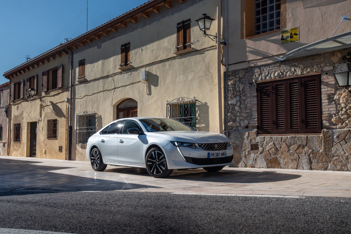Peugeot 508 Hybrid i Peugeot 3008 Hybrid4