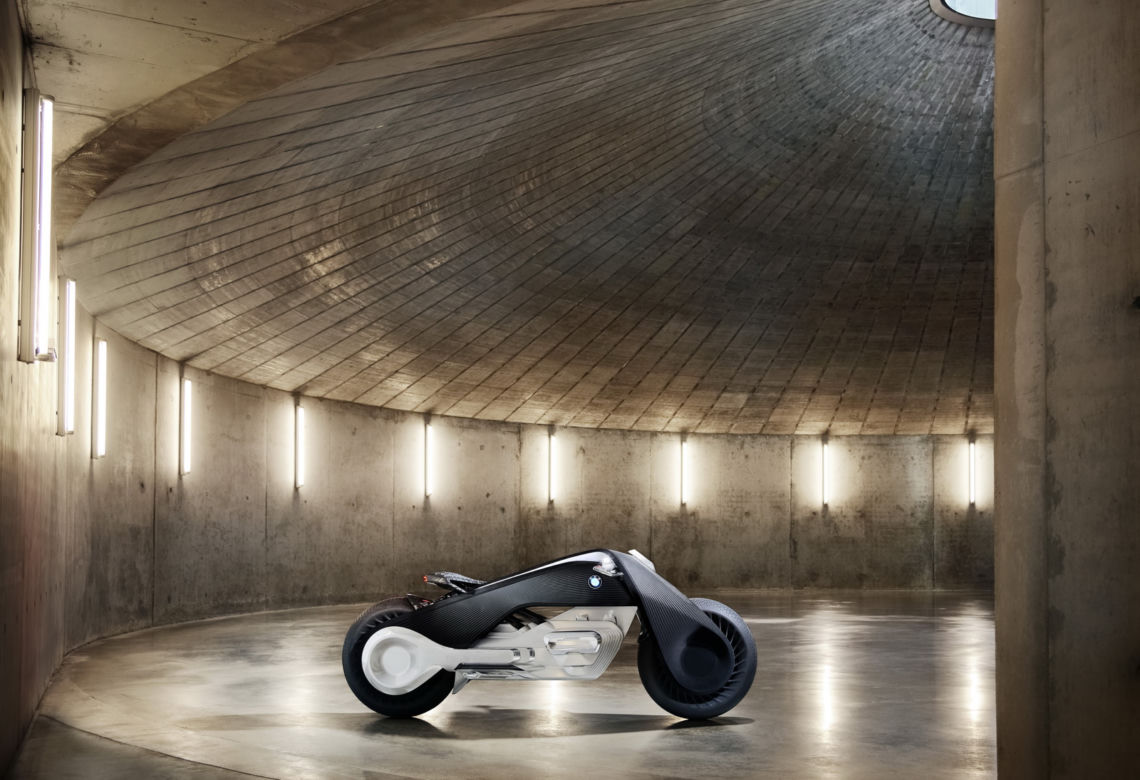 BMW Vision Next Concept 100 – bez kasku, bez upadków