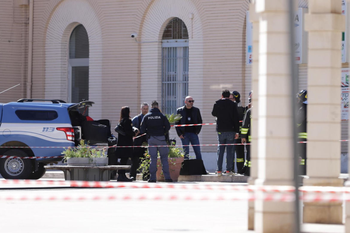 Akcja policji po alarmie bombowym na stacji kolejowej we Włoszech