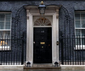 Trzęsienie ziemi w brytyjskim rządzie! W 24 godziny odeszło dwóch ludzi premiera!