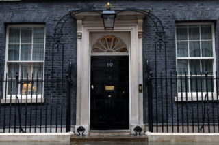 Trzęsienie ziemi w brytyjskim rządzie! W 24 godziny odeszło dwóch ludzi premiera!