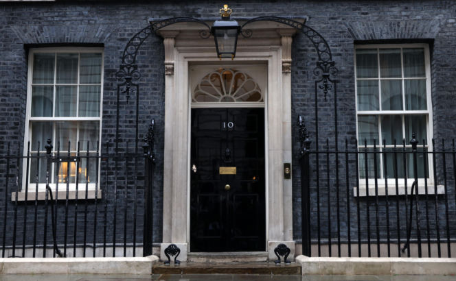 Trzęsienie ziemi w brytyjskim rządzie! W 24 godziny odeszło dwóch ludzi premiera!