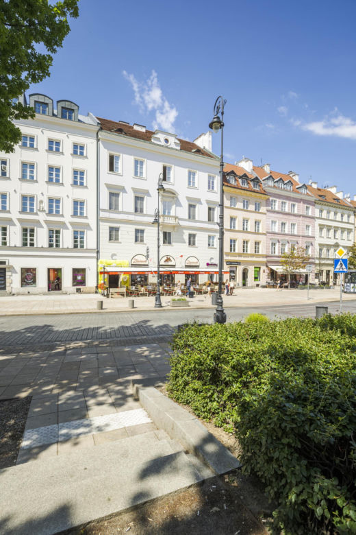 Warszawa dawniej i dziś. Krakowskie Przedmieście 55. Przed wojną ten gmach zachwycał przepychem, dziś jest tylko cieniem dawnej chwały