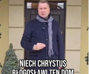 W takich warunkach mieszka Czarnek. Tak dom wygląda w środku