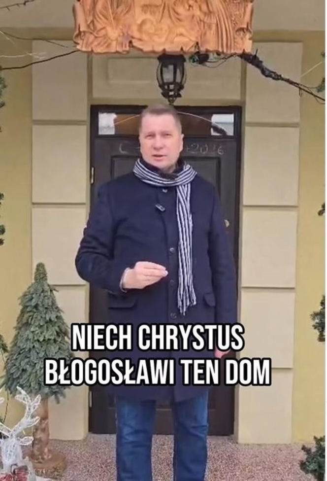 W takich warunkach mieszka Czarnek. Tak dom wygląda w środku