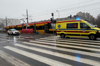 Pasażer zmarł w tramwaju na Ochocie. Na miejscu pracowały służby