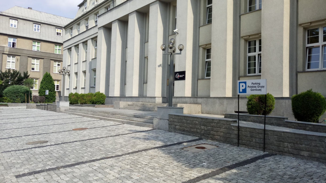Górniczy protest przed siedzibą PGG. "Chcemy podwyżek!" [ZDJĘCIA]