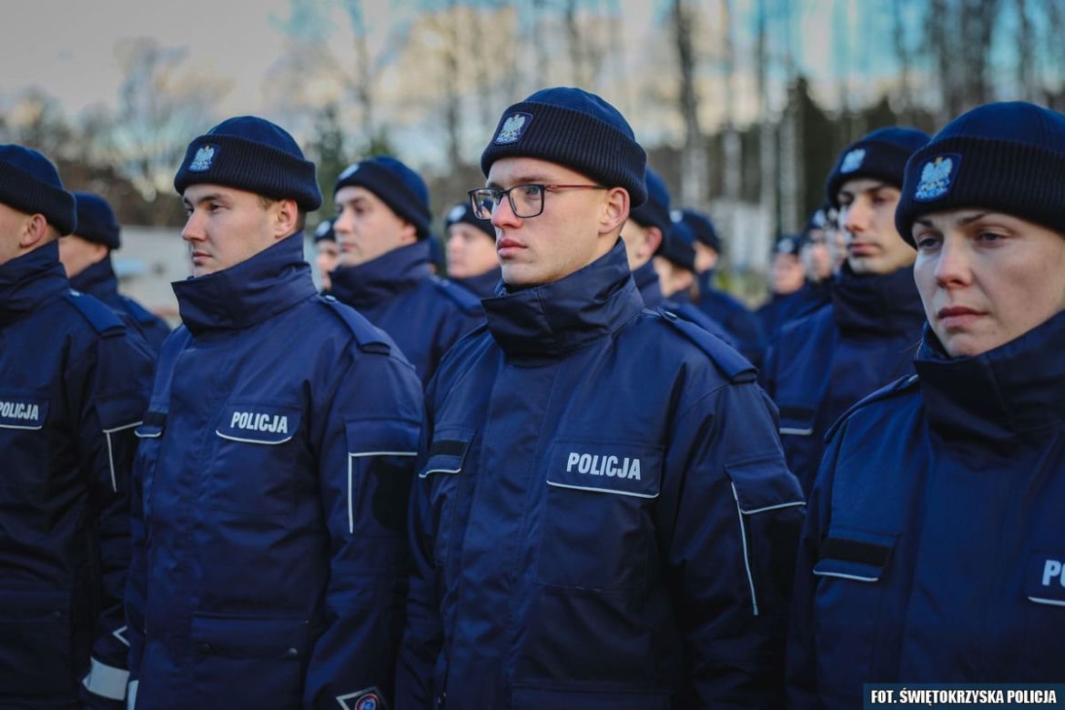 Nowi policjanci w świętokrzyskim garnizonie. W szeregi wstąpiło 58 funkcjonariuszy 
