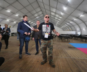 Zdjęcia z konferencji przy namiocie dla uchodźców przy Dworcu Wschodnim