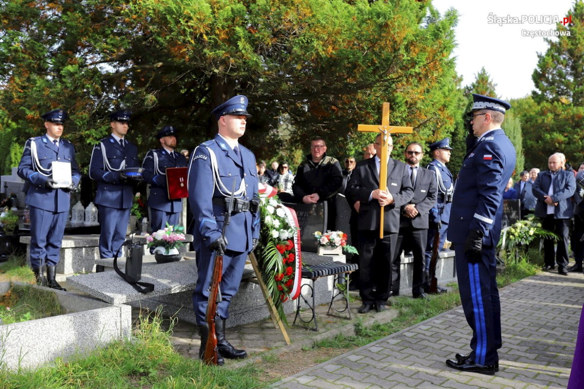  "Śpij, kolego...". Policjanci pożegnali tragicznie zmarłego st. asp. Bartłomieja Bojanowskiego