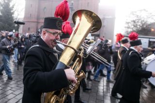 Górnicza pobudka na Nikiszowcu i życzenia prezydenta. Czy to ostatnia taka Barbórka?