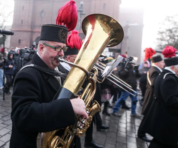 Górnicza pobudka na Nikiszowcu i życzenia prezydenta