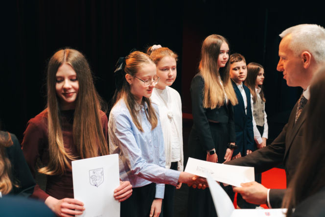 Najzdolniejsi uczniowie odebrali stypendia Prezydenta Miasta Siedlce