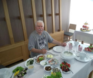Wakacje Wałęsów: Syn się grzeje, ojciec mrozi