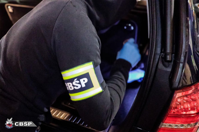 CBŚP i Straż Graniczna rozbiły grupę legalizującą pobyt cudzoziemcom