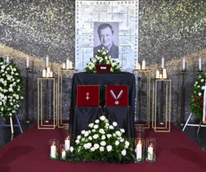Jan Frycz - piękne kwiaty i wzruszające napisy na pogrzebie artysty