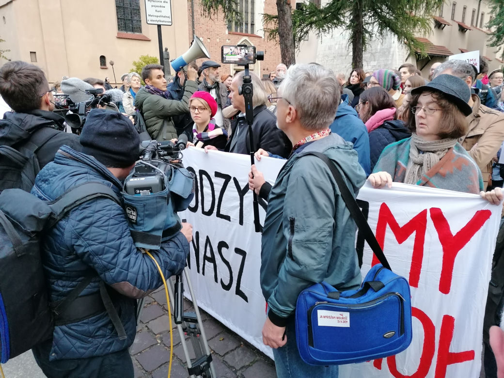 Protest przed krakowską kurią