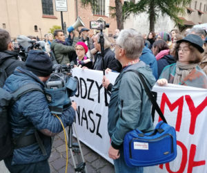 Protest przed krakowską kurią