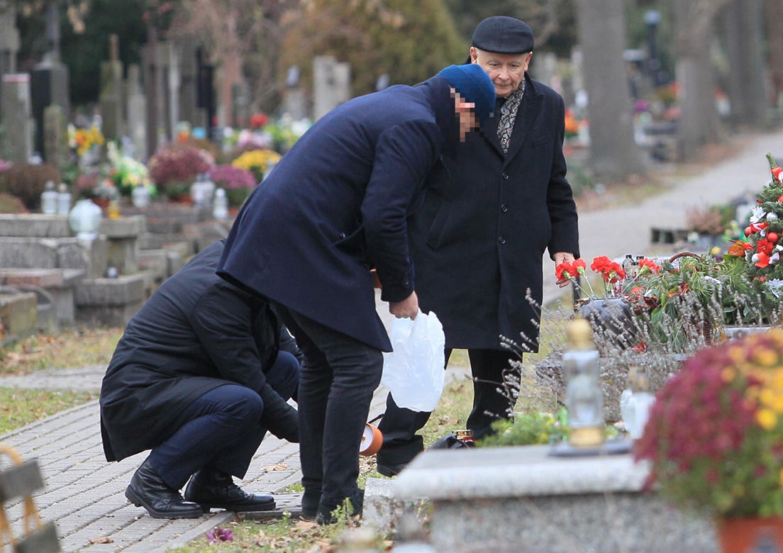 Kaczyński pojechał w święta na cmentarz