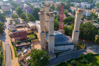 Niczym Sagrada Familia w Barcelonie i on góruje nad miastem i od lat jest w budowie. Mały Asyż w Tychach