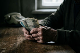 Podszywali się pod ZUS w Olsztynie. Policja zatrzymała parę oszustów