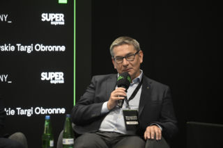 Warszawskie Targi Obronne.. Scena Niebieska Jak w czasie kryzysu zapewnić łączność satelitarną instytucjom państwa i instytucjom rządowym? Budowa suwerennego systemu: potrzeby oraz krajowe zdolności przemysłowe.