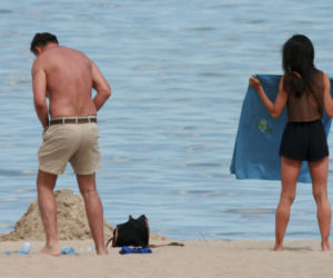Marta Kaczyńska z mężem na plaży