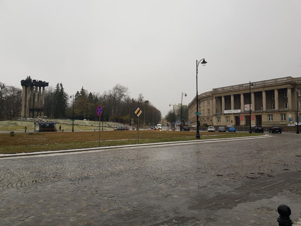 Gołoledź, marznące opady i oblodzone chodniki. Tak wyglądał poranek na drogach w Białymstoku