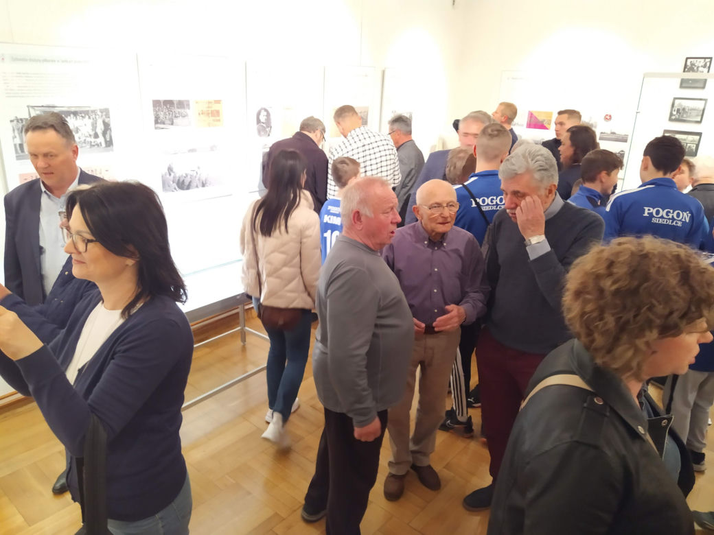 Zdjęcia z otwarcia wystawy o historii piłki nożnej w siedleckim Muzeum Regionalnym