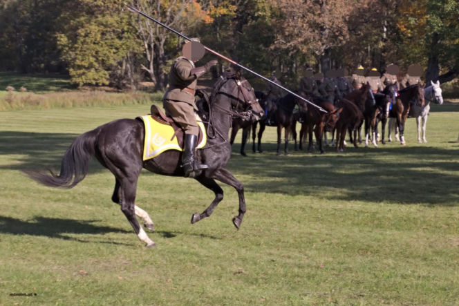 Ułan i żołnierz WOT podejrzany o zgwałcenie 17-latki. Został wydalony ze służby