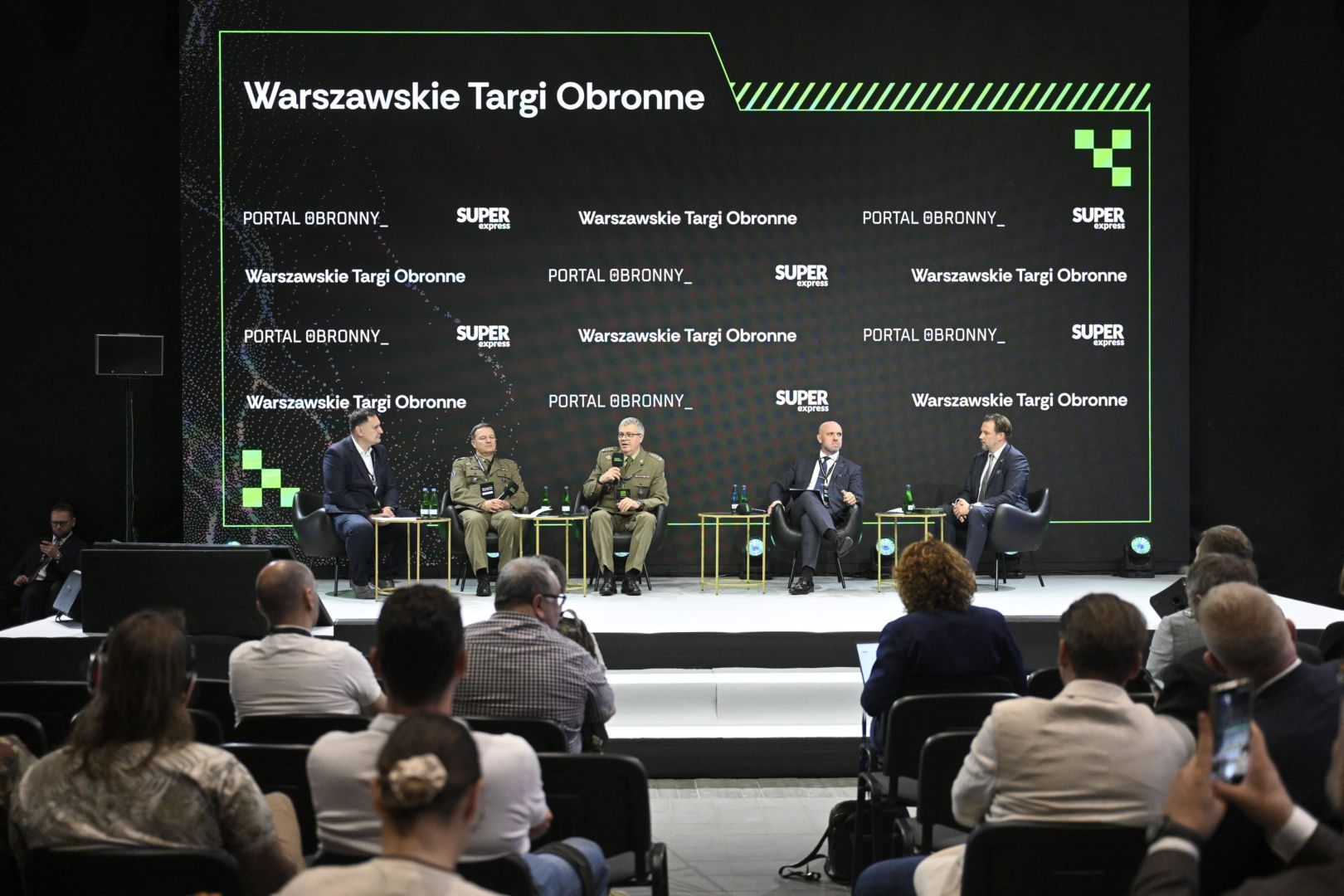 Warszawskie Targi Obronne. Scena Biała Rozmowa kontrolowana? Łączność cywilna i wojskowa a zagrożenia hybrydowe