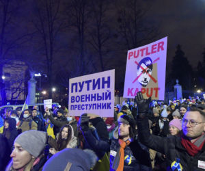 Kolejny protest pod ambasadą Rosji w Warszawie