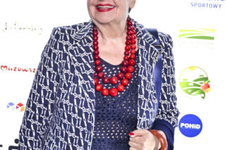 Joanna Senyszyn w siatkowanej bluzce na imprezie. Pokazała brzuch w odważnej stylizacji