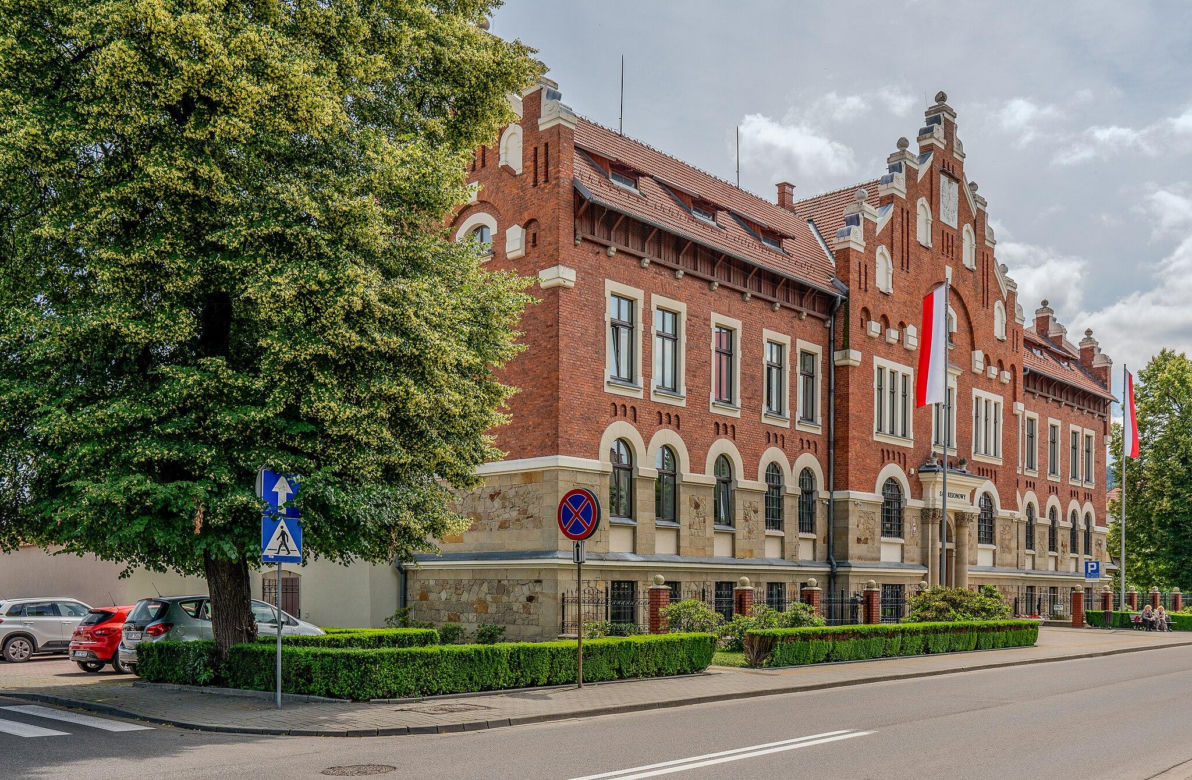 To największe miasto w Małopolsce bez kolei. Mieszkańcy wciąż czekają na pierwszy pociąg