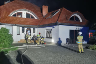 Dramatyczna akcja gaśnicza. W środku płonącego domu znaleźli zwęglone ciało