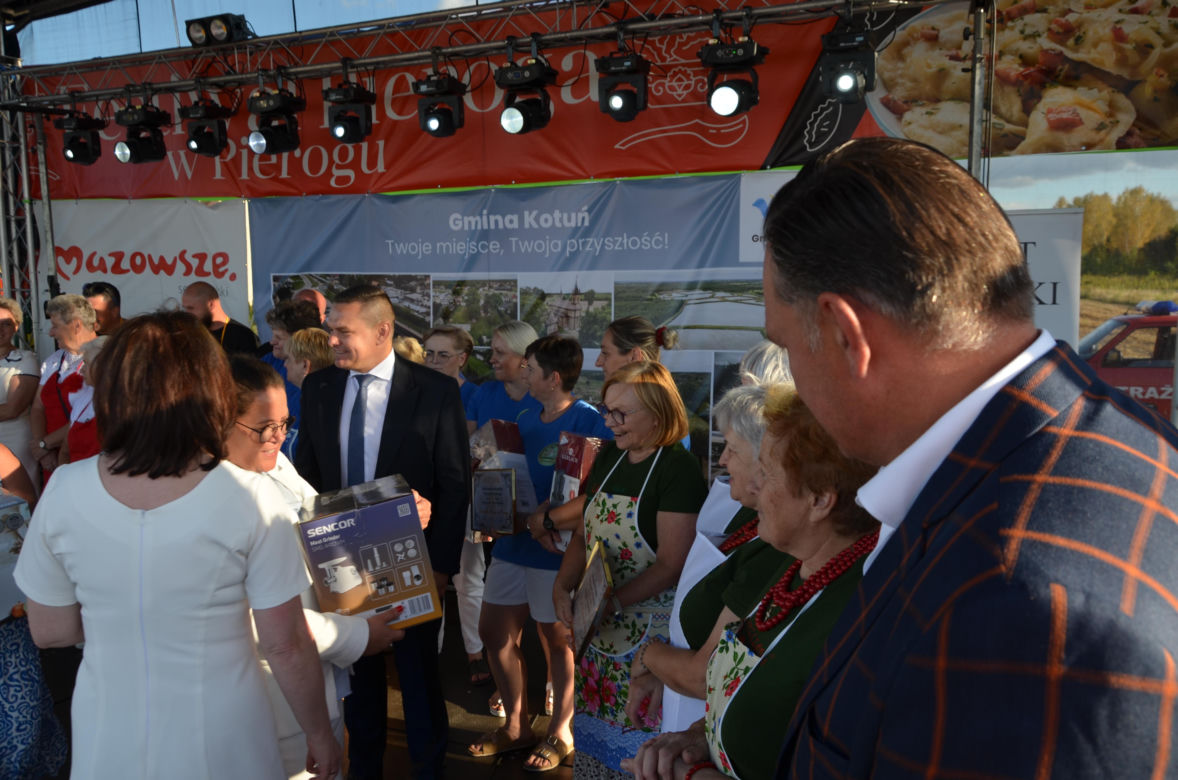 W konkursie na najlepsze pierogi w powiecie Siedleckim w 2025 roku zwyciężył męski zespół KGW „Sami Swoi” z Kotunia! 