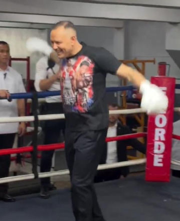 Karol Nawrocki podczas treningu u Manny'ego Pacquiao