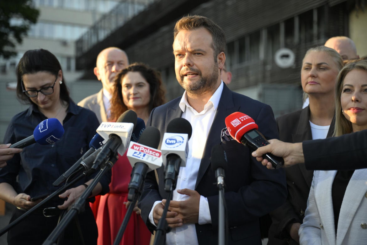 Kaczyński zwołał ważne posiedzenie PiS. Politycy już zjeżdżają na Nowogrodzką