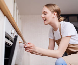 Jak usunąć nieprzyjemny zapach z piekarnika? Weź ten owoc i ustaw piekarnik na 180 stopni. Po 30 minutach uciążliwy zapach zniknie