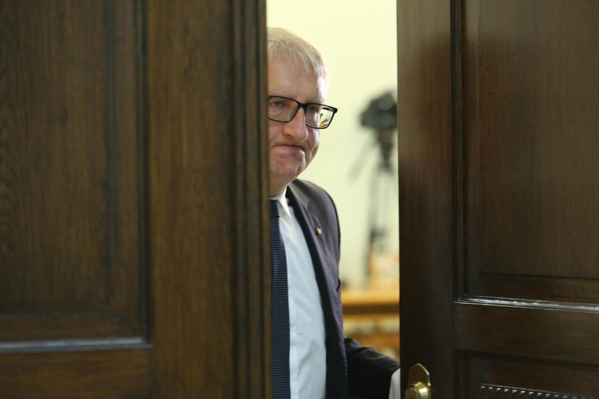 Wyleciał z PiS przez romans z piękną Izabelą. Twierdziła, że jest "zboczeńcem" i "wcieleniem diabła".