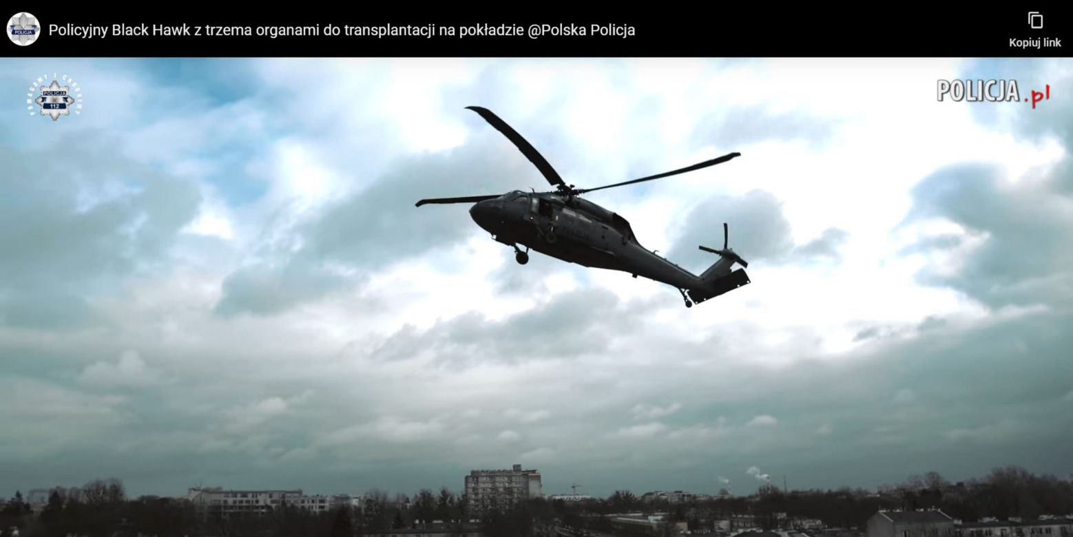 Policyjny Black Hawk w akcji. Na pokładzie śmigłowca narządy do przeszczepu